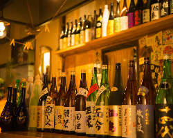 店長厳選の日本酒と焼酎がギッシリ。一度は呑みたい銘酒も。