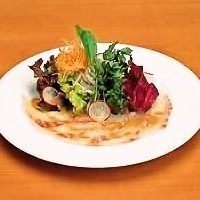 真鯛と五色野菜のサラダ 1500円(税抜)