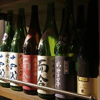 旬の地酒や十四代など、プレミアムな日本酒も取り揃えています。