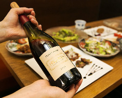 200種以上のワインから好みに合わせてお料理に合うワインを提案