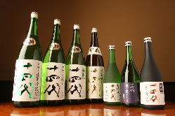 大吟醸を中心に30～40種の日本酒を取り揃え。季節ものもあります