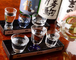 地酒は常時27種以上。年に一度しか飲めない日本酒などもご用意