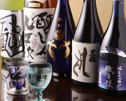 日本酒約30種、焼酎約60種の 酒好きにはたまらないラインナップ