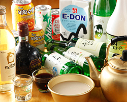 各種お酒、種類豊富にご用意！ 韓国酒の飲み比べもオススメ！