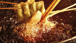 小さな天ぷら鍋で揚げるから交換頻度が高く、いつも新鮮な油です