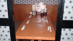 個室のテーブル席