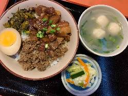 台湾代表的なソールフード魯肉飯と魚丸湯\800円税込