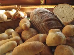 小麦粉・水・酵母で作るイタリアのパン。 お代わり自由です。