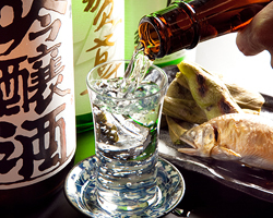 毎日仕入れる新鮮な魚介に合う 厳選した日本酒と焼酎が自慢！