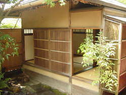 茶室「霞月」 京都御苑内にあったものを移築。一見の価値あり。