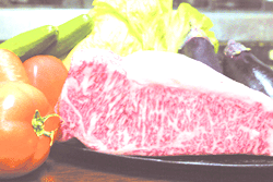 特選神戸牛。３種の味（塩・わさび醤油・柚ポンス）でどうぞ。