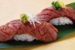 松阪牛炙り寿司♪ 山葵もお肉の上に乗って本当においしい1品。