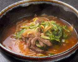 【激麺】 一品料理も充実★そば粉入り韓流麺を使用しています！
