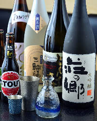 大阪産の旨い地酒を揃えてます。 飲み比べてください。