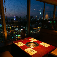 大阪の街の夜景を眺めながら贅沢なひと時をお過ごしください