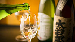 日本酒はぜひワイングラスで。その方が、香りがふわっと開きます
