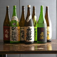 日本全国から仕入れた地酒は、当店のお料理と相性抜群です。