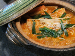 【チゲ子鍋】すこしピリ辛のあつあつ鍋です。雑炊もできます。