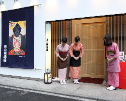 日本橋の老舗寿司屋として約半世紀。外国のお客さまも歓迎です。