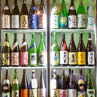 【ドリンク】 福岡の地酒をはじめ日本酒は約40種類から楽しめる
