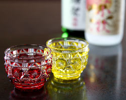 島津薩摩切子グラスで日本酒・焼酎をお召し上がり下さい。