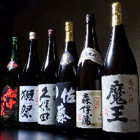 ゆったりと寛ぎながらのお食事と豊富にある日本酒でご堪能あれ。