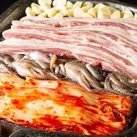鹿児島県産の豚肉を使用した人気のサムギョプサル！