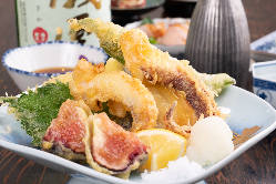 ■季節の天ぷら■ 季節のお野菜などを天ぷらでお楽しみ下さい
