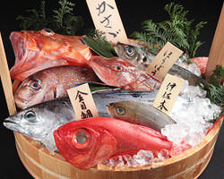 【鮮魚】全国から直送される鮮魚。新鮮だからこその味を堪能。