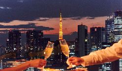 [東京の夜景] ライトアップされた勝鬨橋や高層ビル群の煌めき