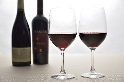 イタリアワインをはじめ各国の厳選ワインも取り揃えております。