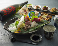 当店自慢の鮮魚は身の締りが違います。旨い肴と極上の日本酒を！