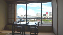 【隅田川沿い】 大きな川と下町の風景を眺めることが可能です