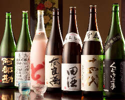 常時入れ替わりで約70種類の日本酒をご用意しております!!