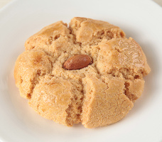 アーモンドクッキー香ばしい風味とサクッとした食べやすさが特徴
