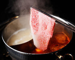 ユッケジャン&コムタン2つのスープが楽しめる『火鍋』は大人気！