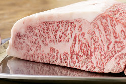 肉は全国各地から厳選して状態の良いお肉を仕入れております。
