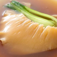 吉切鮫の尾びれを使用した贅沢なふかひれ姿煮！