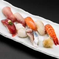 職人が握る絶品寿司は、お食事や〆に最適。是非ご堪能ください！
