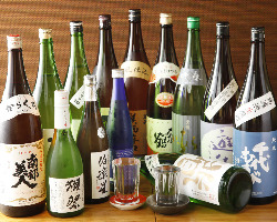 こだわり抜いて吟味された日本酒や焼酎は通も納得の品揃え。