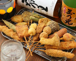本場大阪の串揚げの味をご堪能ください！ 約40種揃えてます。
