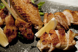 川俣軍鶏の炭火焼きは、鶏本来の味を楽しめます