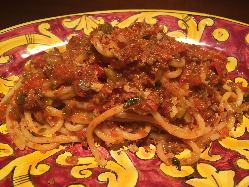 シチリア直送ケイパーとオレガノの有機トマトのスパゲットーニ