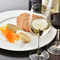 ワインはイタリア産のものを中心に常時40種以上ラインナップ