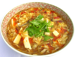 「酸辣湯麺」 酢の風味がたまらない！健康を意識される方にも。