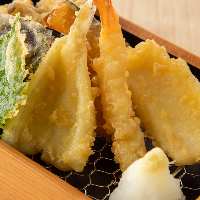 最新機器を使用した天ぷらと逸品料理の数々