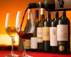 ワインの種類は80種類！グラス450円～ボトル2200円～！