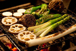 千葉三里塚の有機野菜等、地野菜の炙り焼きは女性にも大人気！