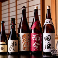 日本各地の地酒を厳選。「田酒」や「而今」など希少な日本酒も