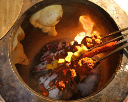 [本格タンドール料理] 炭火で焼き上げるインド肉料理は絶品◎